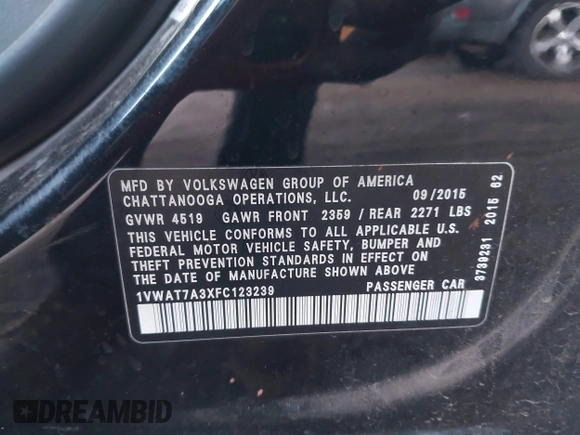 2015 Volkswagen Passat Limited Edition Edition z VIN 1VWAT7A3XFC123239, wystawiony jako IAAI lot #42321970 z przebiegiem 100 436 mil mil oraz . Historia ofert i sprzedaży dostępna na DreamBid. Obrazek 9.