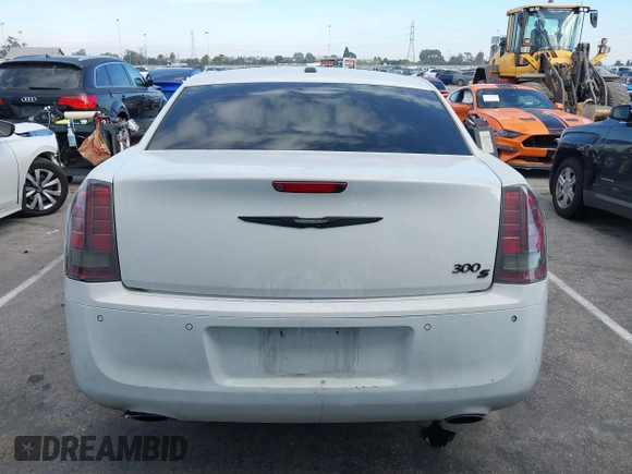 2014 Chrysler 300 S z VIN 2C3CCABG5EH344712, wystawiony jako IAAI lot #41594011 z przebiegiem 173 310 mil mil oraz . Historia ofert i sprzedaży dostępna na DreamBid. Obrazek 16.