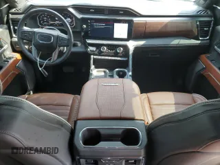 2024 GMC Sierra 3500HD Denali Ultimate z VIN 1GT49YEY6RF141959, wystawiony jako Copart lot #64583194 z przebiegiem 30 853 mil mil oraz Szkoda całkowita • Salvage title. Historia ofert i sprzedaży dostępna na DreamBid. Obrazek 8.