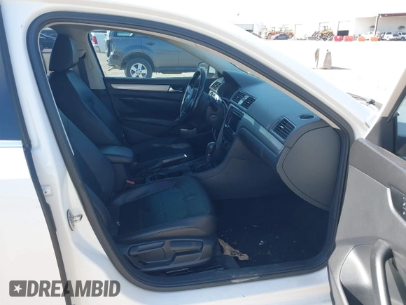 2015 Volkswagen Passat 1.8T Limited Edition with VIN 1VWAT7A34FC085880, listed as a IAAI auction lot 42007677 with 184,722 mi miles. Bid and sale history available at carsss.com. Image 5.