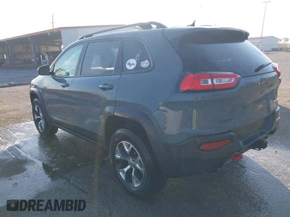 2014 Jeep Cherokee Trailhawk z VIN 1C4PJMBS2EW212341, wystawiony jako IAAI lot #40672694 z przebiegiem 108 622 mil mil oraz . Historia ofert i sprzedaży dostępna na DreamBid. Obrazek 3.