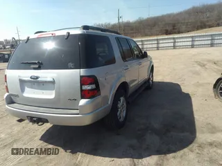 2009 Ford Explorer XLT with VIN 1FMEU73869UA17990, listed as a IAAI auction lot 41787675 with 198,364 mi miles. Bid and sale history available at carsss.com. Image 4.