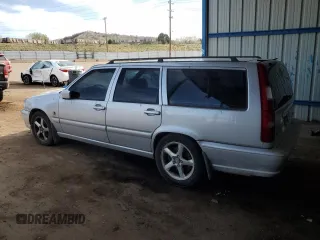 1998 Volvo V70 z VIN YV1LW5247W2528554, wystawiony jako Copart lot #52813945 z przebiegiem 225 908 mil mil oraz Czysty tytuł • Clean title. Historia ofert i sprzedaży dostępna na DreamBid. Obrazek 2.