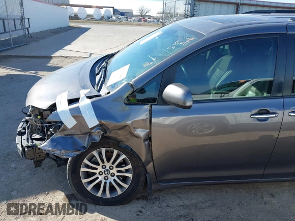 2020 Toyota Sienna XLE Auto Access Seat with VIN 5TDYZ3DC9LS049133, listed as a IAAI auction lot 41705488 with 62,216 mi miles. Bid and sale history available at carsss.com. Image 19.
