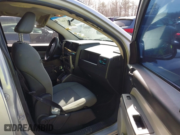 2007 Jeep Compass Sport with VIN 1J8FT47W27D414041, listed as a IAAI auction lot 41760017 with 197,437 mi miles. Bid and sale history available at carsss.com. Image 5.