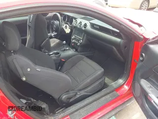 2015 Ford Mustang V6 z VIN 1FA6P8AM4F5375560, wystawiony jako IAAI lot #42033079 z przebiegiem 134 023 mil mil oraz . Historia ofert i sprzedaży dostępna na DreamBid. Obrazek 5.