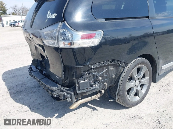 2015 Toyota Sienna SE with VIN 5TDXK3DC9FS652765, listed as a IAAI auction lot 41723922 with 105,679 mi miles. Bid and sale history available at carsss.com. Image 18.