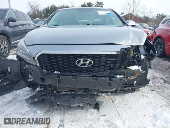 2016 Hyundai Sonata SE with VIN KMHE24L11GA036436, listed as a IAAI auction lot 41463969 with Not Provided miles and . Bid and sale history available at carsss.com. Image 6.