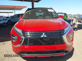 2025 Mitsubishi Eclipse Cross SE z VIN JA4ATWAA0SZ006881, wystawiony jako IAAI lot #42058073 z przebiegiem 2 418 mil mil oraz . Historia ofert i sprzedaży dostępna na DreamBid. Obrazek 13.