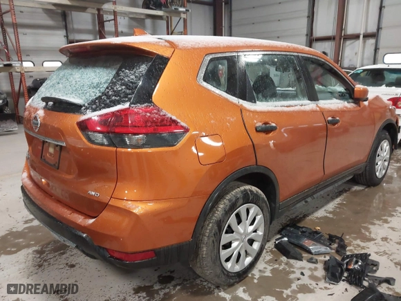 2017 Nissan Rogue SL with VIN JN8AT2MVXHW014000, listed as a IAAI auction lot 41836611 with 152,112 mi miles. Bid and sale history available at carsss.com. Image 4.