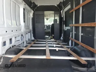 2021 Ford Transit Cargo z VIN 1FTBR1X85MKA45784, wystawiony jako Copart lot #58608665 z przebiegiem 65 342 mil mil oraz Szkody całkowita. Historia ofert i sprzedaży dostępna na DreamBid. Obrazek 10.