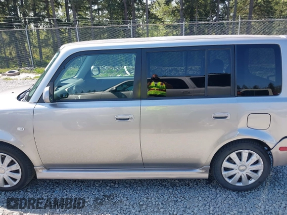 2005 Scion xB with VIN JTLKT324950220945, listed as a IAAI auction lot 42090170 with 182,235 mi miles. Bid and sale history available at carsss.com. Image 14.
