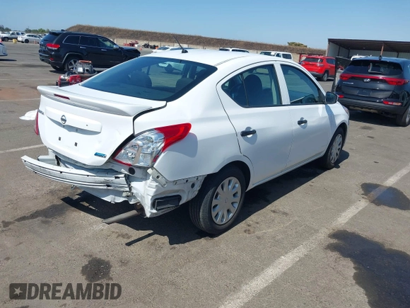2016 Nissan Versa S z VIN 3N1CN7AP3GL903343, wystawiony jako IAAI lot #42520278 z przebiegiem 106 630 mil mil oraz . Historia ofert i sprzedaży dostępna na DreamBid. Obrazek 4.