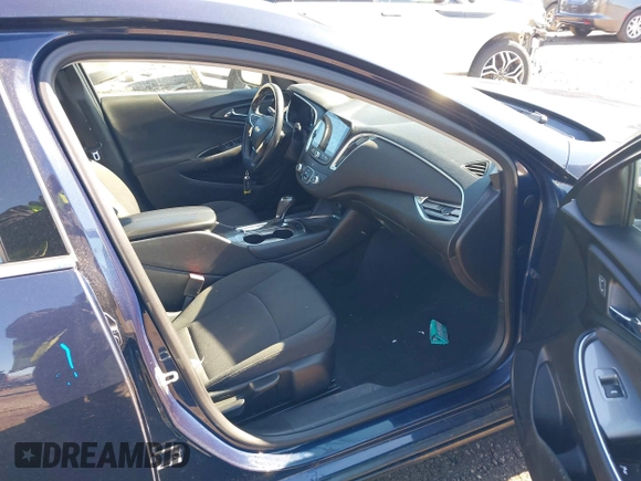 2018 Chevrolet Malibu LT with VIN 1G1ZD5ST5JF192698, listed as a IAAI auction lot 41795332 with 99,801 mi miles. Bid and sale history available at carsss.com. Image 5.