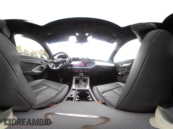 2020 Audi Q3 Premium z VIN WA1AECF36L1083306, wystawiony jako IAAI lot #42070799 z przebiegiem 47 610 mil mil oraz . Historia ofert i sprzedaży dostępna na DreamBid. Obrazek 19.