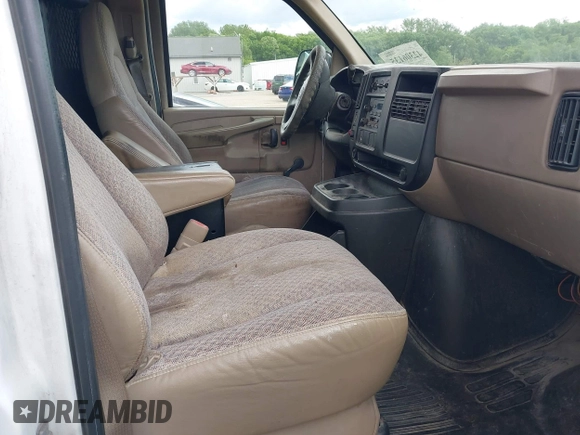 2007 Chevrolet Express Cargo z VIN 1GCGG25V671166439, wystawiony jako IAAI lot #42306135 z przebiegiem 206 336 mil mil oraz . Historia ofert i sprzedaży dostępna na DreamBid. Obrazek 5.