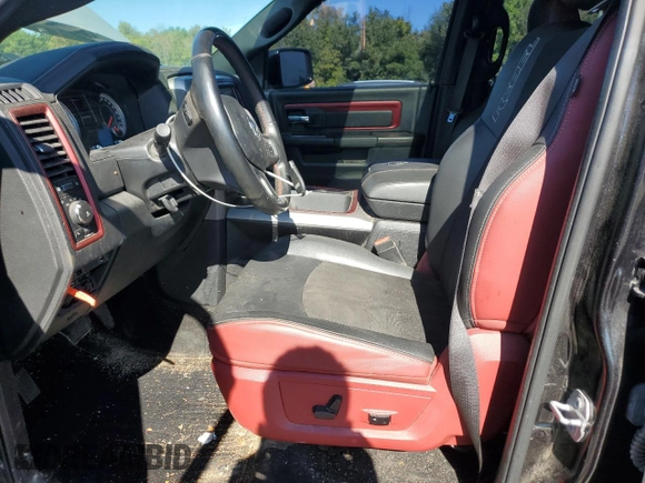 2016 Ram 1500 Rebel z VIN 1C6RR7YT0GS280741, wystawiony jako Copart lot #70168524 z przebiegiem 132 045 mil mil oraz Nie do naprawy. Historia ofert i sprzedaży dostępna na DreamBid. Obrazek 7.