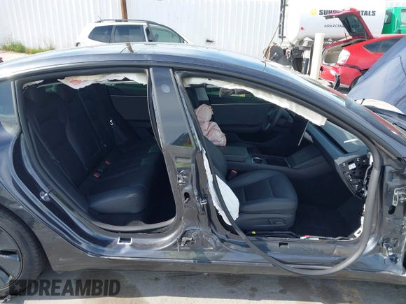 2025 Tesla Model 3 Long Range z VIN 5YJ3E1EA0SF915571, wystawiony jako IAAI lot #42247609 z przebiegiem 3 901 mil mil oraz . Historia ofert i sprzedaży dostępna na DreamBid. Obrazek 6.