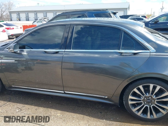 2017 Lincoln Continental Reserve z VIN 1LN6L9RP0H5636532, wystawiony jako IAAI lot #41882280 z przebiegiem 98 733 mil mil oraz . Historia ofert i sprzedaży dostępna na DreamBid. Obrazek 14.