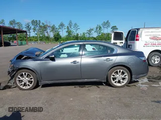 2014 Nissan Maxima S z VIN 1N4AA5AP2EC909623, wystawiony jako IAAI lot #42390407 z przebiegiem 182 610 mil mil oraz . Historia ofert i sprzedaży dostępna na DreamBid. Obrazek 14.