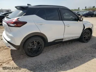 2022 Nissan Kicks SR with VIN 3N1CP5DVXNL499513, listed as a Copart auction lot 42601555 with 52,186 mi miles and Salvage Title. Bid and sale history available at carsss.com. Image 3.