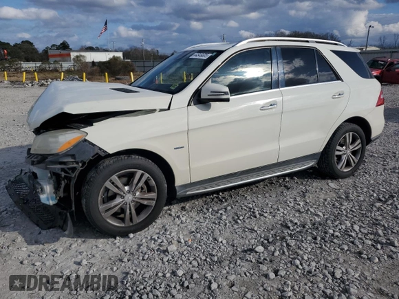 2012 Mercedes-Benz M 350 z VIN 4JGDA5HB4CA001020, wystawiony jako Copart lot #44349605 z przebiegiem 158 217 mil mil oraz Szkoda całkowita • Salvage title. Historia ofert i sprzedaży dostępna na DreamBid. Obrazek 1.