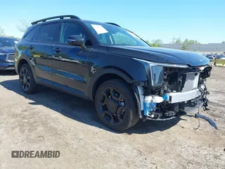 2024 Kia Sorento X-Line SX Prestige z VIN 5XYRKDJF7RG300590, wystawiony jako IAAI lot #42118514 z przebiegiem 4 498 mil mil oraz . Historia ofert i sprzedaży dostępna na DreamBid. Obrazek 1.