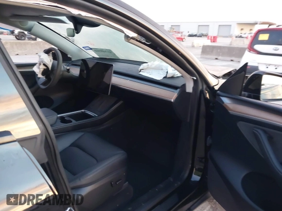 2023 Tesla Model Y Long Range z VIN 7SAYGDEE2PA166042, wystawiony jako IAAI lot #41348960 z przebiegiem Nie podano mil oraz . Historia ofert i sprzedaży dostępna na DreamBid. Obrazek 5.