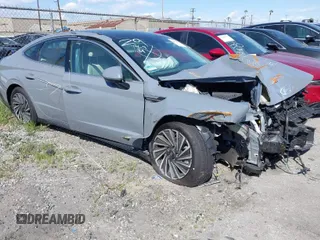 2025 Hyundai Sonata Hybrid Limited with VIN KMHL54JJ0SA116739, listed as a IAAI auction lot 41578954 with 111 mi miles. Bid and sale history available at carsss.com. Image 1.