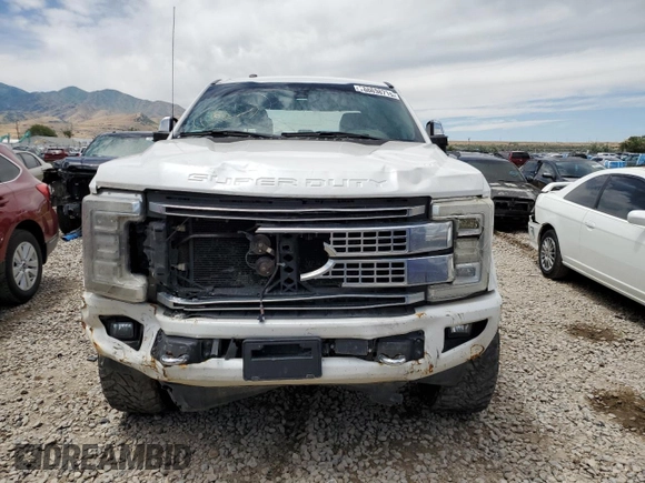 2017 Ford F-250 Lariat with VIN 1FT7W2BT6HED83358, listed as a Copart auction lot 60636715 with 140,578 mi miles and Salvage title. Bid and sale history available at DreamBid. Image 5.