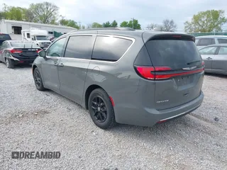 2022 Chrysler Pacifica Touring L with VIN 2C4RC1BG7NR168519, listed as a IAAI auction lot 41928929 with 55,814 mi miles and . Bid and sale history available at DreamBid. Image 3.