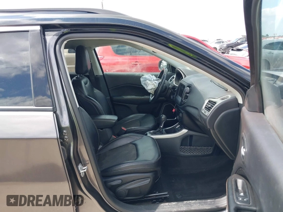 2018 Jeep Compass Latitude z VIN 3C4NJCBB6JT134227, wystawiony jako IAAI lot #42380167 z przebiegiem 67 807 mil mil oraz . Historia ofert i sprzedaży dostępna na DreamBid. Obrazek 5.