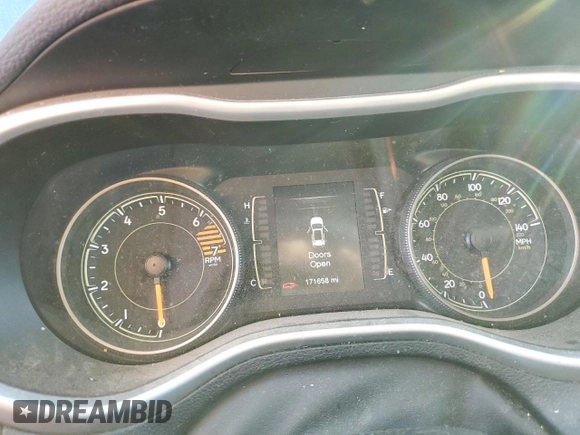 2018 Jeep Cherokee Latitude Plus with VIN 1C4PJLLB0JD512054, listed as a Copart auction lot 46856135 with 171,658 mi miles and Salvage Title. Bid and sale history available at carsss.com. Image 9.