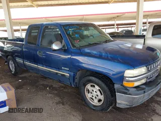 2001 Chevrolet Silverado 1500 LS with VIN 2GCEC19V011186596, listed as a IAAI auction lot 41927474 with 157,039 mi miles. Bid and sale history available at carsss.com. Image 1.