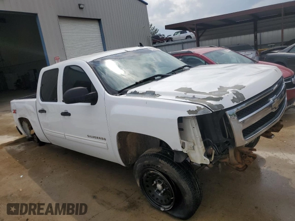 2011 Chevrolet Silverado 1500 LT with VIN 3GCPKSE30BG311997, listed as a Copart auction lot 53735135 with 293,980 mi miles and Clean Title. Bid and sale history available at DreamBid. Image 4.