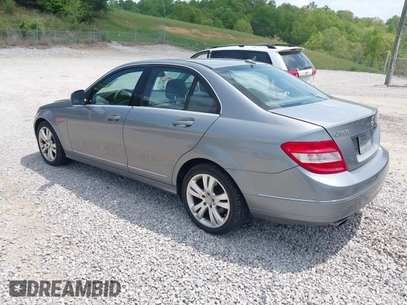 2009 Mercedes-Benz C 300 Sport z VIN WDDGF81X39F208736, wystawiony jako IAAI lot #42151686 z przebiegiem 131 582 mil mil oraz . Historia ofert i sprzedaży dostępna na DreamBid. Obrazek 3.