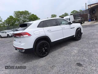 2024 Volkswagen Atlas SE z VIN 1V2KE2CA8RC228414, wystawiony jako Copart lot #58786605 z przebiegiem 11 715 mil mil oraz Szkoda całkowita • Salvage title. Historia ofert i sprzedaży dostępna na DreamBid. Obrazek 4.