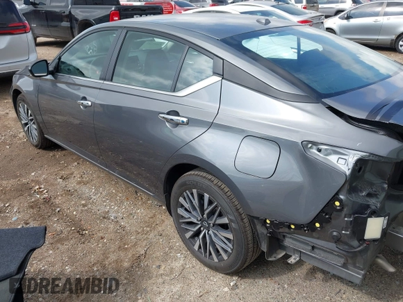 2025 Nissan Altima SV with VIN 1N4BL4DW7SN351134, listed as a IAAI auction lot 42057387 with 7,768 mi miles and . Bid and sale history available at DreamBid. Image 3.
