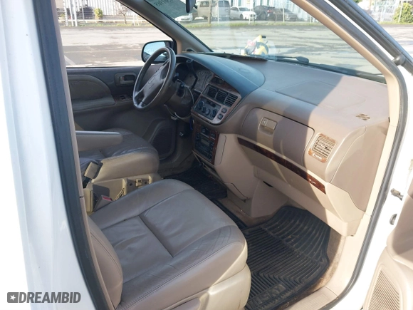 1998 Toyota Sienna LE with VIN 4T3ZF13C3WU074731, listed as a IAAI auction lot 41561965 with 174,130 mi miles. Bid and sale history available at carsss.com. Image 5.