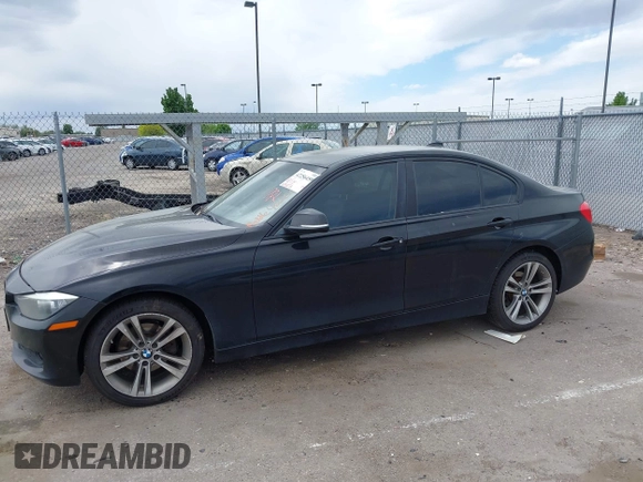 2013 BMW 3 Series 328i xDrive с VIN WBA3B5G51DNS00364, выставлен на аукционе IAAI как лот 42256459 с пробегом 110 970 миль миль и . История ставок и продаж доступна на DreamBid. Изображение 6.