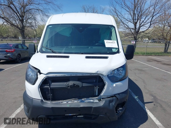 2024 Ford Transit Cargo z VIN 1FTBR1C84RKA39388, wystawiony jako IAAI lot #42069825 z przebiegiem 20 851 mil mil oraz . Historia ofert i sprzedaży dostępna na DreamBid. Obrazek 12.