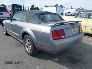 2006 Ford Mustang Standard with VIN 1ZVFT84N165149418, listed as a IAAI auction lot 41752120 with 131,177 mi miles and . Bid and sale history available at carsss.com. Image 3.