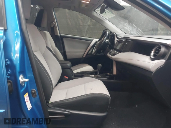 2018 Toyota RAV4 XLE z VIN JTMWFREVXJJ735226, wystawiony jako IAAI lot #42131520 z przebiegiem 121 663 mil mil oraz . Historia ofert i sprzedaży dostępna na DreamBid. Obrazek 5.