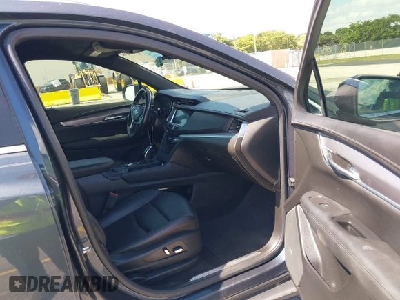 2020 Cadillac XT5 Luxury FWD z VIN 1GYKNAR45LZ224459, wystawiony jako IAAI lot #42295055 z przebiegiem 69 751 mil mil oraz . Historia ofert i sprzedaży dostępna na DreamBid. Obrazek 5.