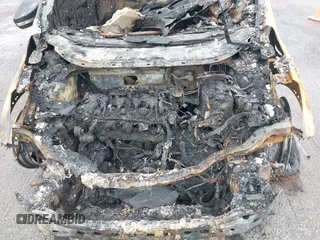 2019 Ford Escape Titanium z VIN 1FMCU9J95KUB24713, wystawiony jako IAAI lot #42554610 z przebiegiem Nie podano mil oraz . Historia ofert i sprzedaży dostępna na DreamBid. Obrazek 10.