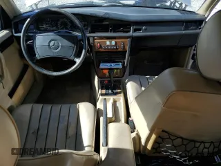 1990 Mercedes-Benz 190 z VIN WDBDA29D9LF688953, wystawiony jako Copart lot #46158085 z przebiegiem 158 923 mil mil oraz Nie do naprawy. Historia ofert i sprzedaży dostępna na DreamBid. Obrazek 8.