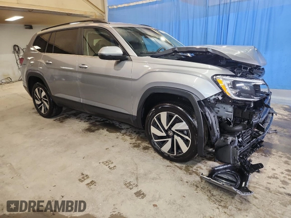 2025 Volkswagen Atlas SE with VIN 1V2HR2CA4SC521845, listed as a Copart auction lot 64470895 with 10,696 mi miles and Clean title. Bid and sale history available at DreamBid. Image 4.