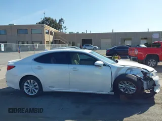 2015 Lexus ES 300h z VIN JTHBW1GG9F2085576, wystawiony jako IAAI lot #42386317 z przebiegiem 142 788 mil mil oraz . Historia ofert i sprzedaży dostępna na DreamBid. Obrazek 13.