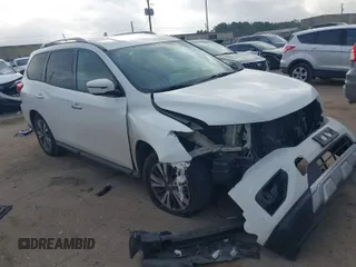 2017 Nissan Pathfinder Platinum with VIN 5N1DR2MN0HC609829, listed as a IAAI auction lot 41500505 with 185,271 mi miles. Bid and sale history available at carsss.com. Image 1.