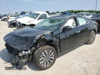 2025 Nissan Altima SV z VIN 1N4BL4DV1SN371564, wystawiony jako Copart lot #59206355 z przebiegiem Nie podano mil oraz Szkoda całkowita • Salvage title. Historia ofert i sprzedaży dostępna na DreamBid. Obrazek 1.